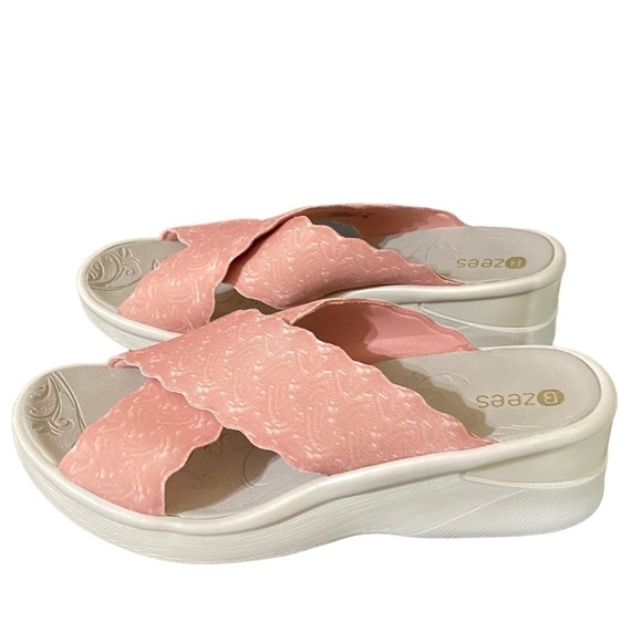 Bzees Padded Comfort Wedge Slide Sandals Scalloped Strap Women’s Size 8.… - Picture 1 of 11